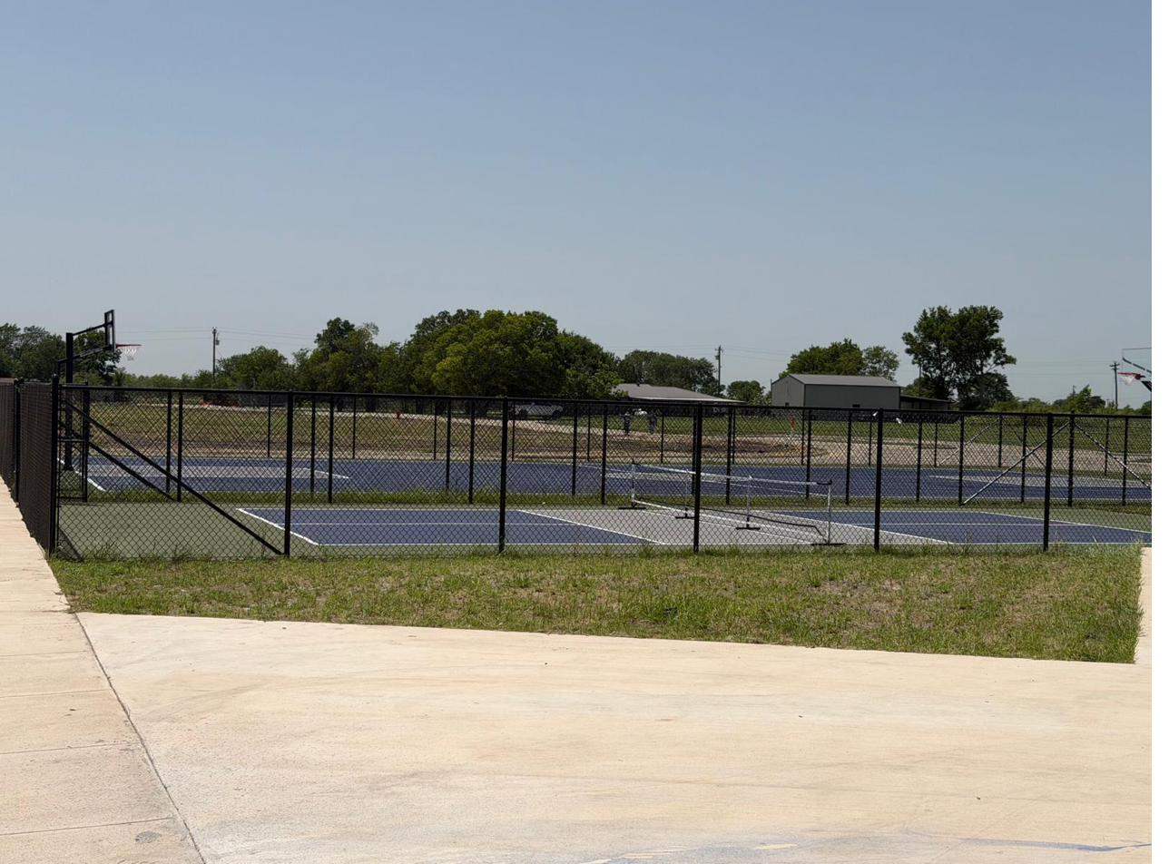 Tennis court at Super Park RV